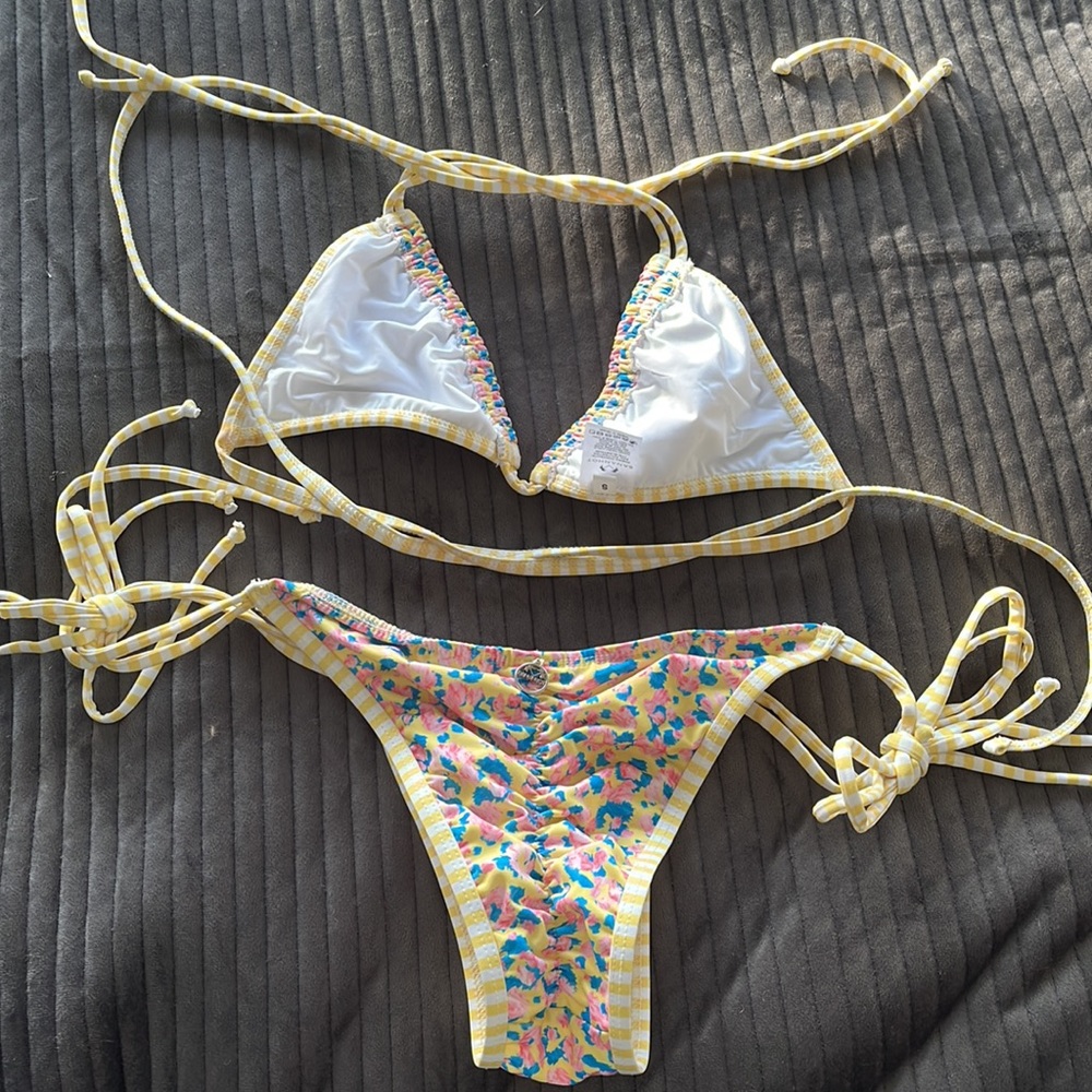 Bananhot Camila Bikini Top & Bottoms in S - Picture 5 of 6